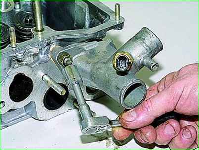 Cómo desmontar y montar la culata del Chevrolet Niva