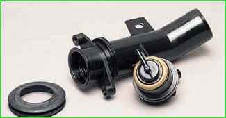 Снятие трубы топливного бака автомобиля ВАЗ-2123