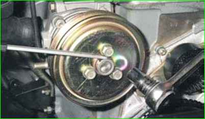 Как заменить водяной насос Нива Шевролет