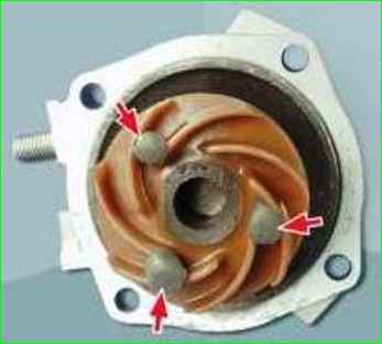 Подгонка крышки насоса к корпусу