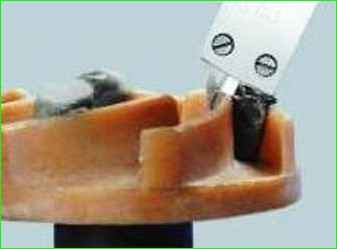 Подгонка крышки насоса к корпусу