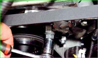 Tension of the Niva Chevrolet drive belt