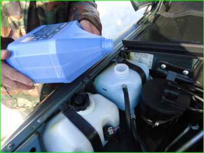 Замена жидкости охлаждения Нива Шевролет