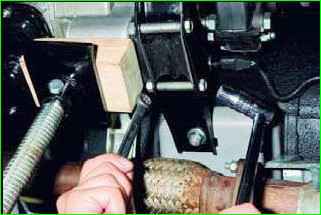 Замена опор двигателя ВАЗ-2123