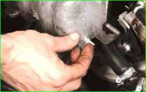 Niva Chevrolet қабылдағыш тығыздағышын қалай ауыстыруға болады