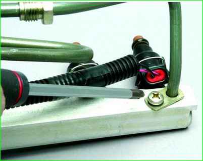 Замена рампы Нива Шевролет