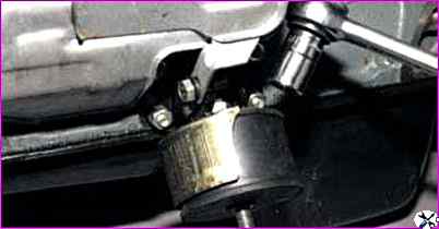 Demontage des VAZ-2123-Motors