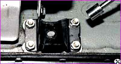 Demontage des VAZ-2123-Motors