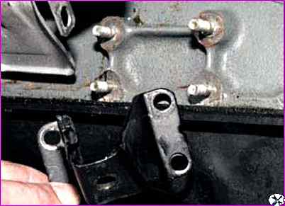 Demontage des VAZ-2123-Motors