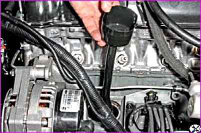 Demontage des VAZ-2123-Motors