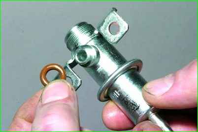 Niva Chevrolet қысым реттегішін тексеру және ауыстыру