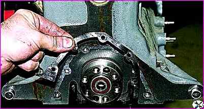 Demontage des VAZ-2123-Motors