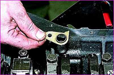 Demontage des VAZ-2123-Motors