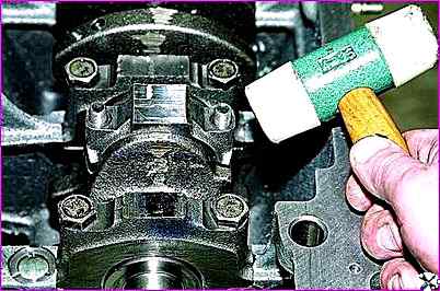 Demontage des VAZ-2123-Motors