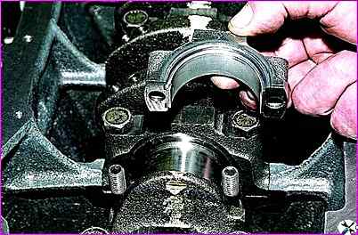 Demontage des VAZ-2123-Motors