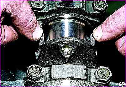 Demontage des VAZ-2123-Motors