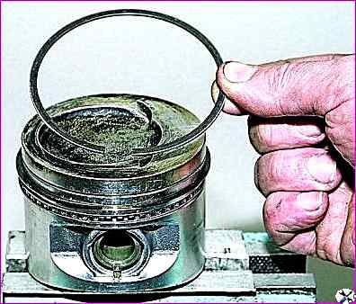 Demontage des VAZ-2123-Motors