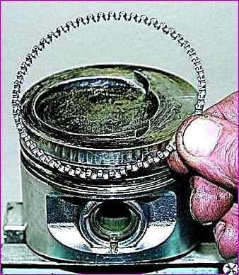 Demontage des VAZ-2123-Motors