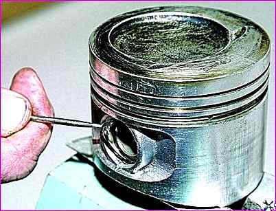 Demontage des VAZ-2123-Motors