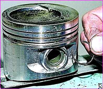 Demontage des VAZ-2123-Motors