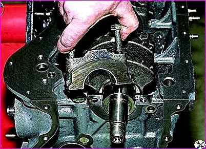 Demontage des VAZ-2123-Motors