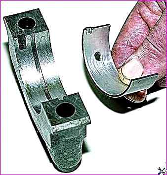 Demontage des VAZ-2123-Motors