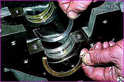 Demontage des VAZ-2123-Motors