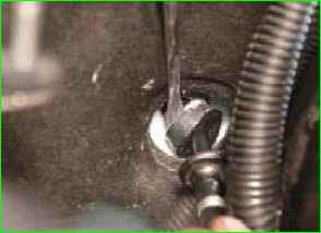 Замена троса дросселя Нива Шевролет