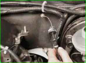 Замена троса дросселя Нива Шевролет