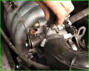 Замена троса дросселя Нива Шевролет