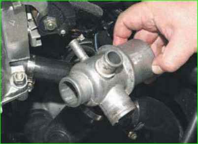 How to replace the thermostat Niva Chevrolet
