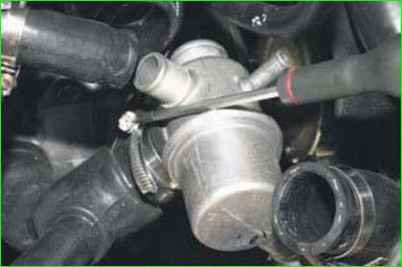 How to replace the thermostat Niva Chevrolet