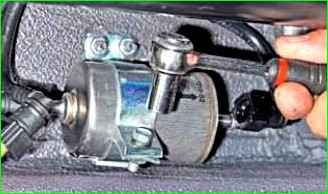 ВАЗ-2123 отын сүзгісін қалай ауыстыруға болады