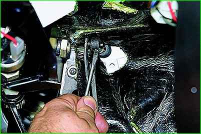 Замена троса дросселя Нива Шевролет