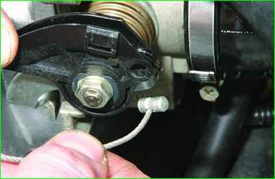 Замена троса дросселя Нива Шевролет