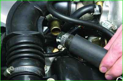 Замена троса дросселя Нива Шевролет