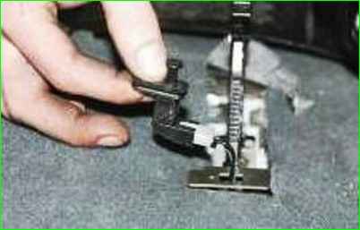 Reemplazo del interruptor de la lámpara de advertencia del freno de estacionamiento