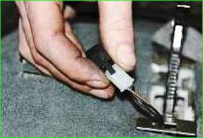 Reemplazo del interruptor de la lámpara de advertencia del freno de estacionamiento