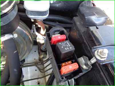 Блок предохранителей АБС (для моделей с АБС)