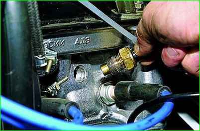 Reemplazo del sensor indicador de temperatura del refrigerante