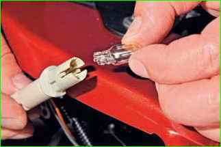 Төменгі және бүйірлік шамды ауыстыру