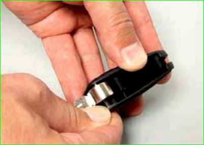 Замена элемента питания в пульте