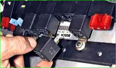 Қозғалтқышты басқару жүйесінің релесін ауыстыру