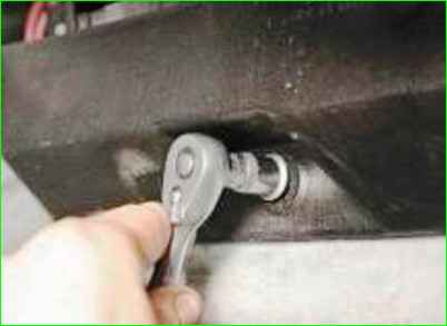 Сақтандырғыштарды және ECM релесін ауыстыру Niva Chevrolet