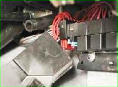 Сақтандырғыштарды және ECM релесін ауыстыру Niva Chevrolet