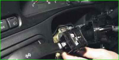 Снятие и установка подрулевого переключателя