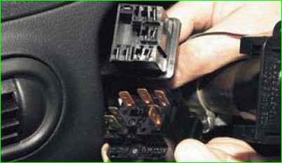 Снятие и установка подрулевого переключателя