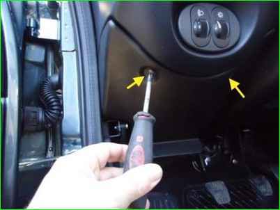 Снятие и установка блока предохранителей и реле