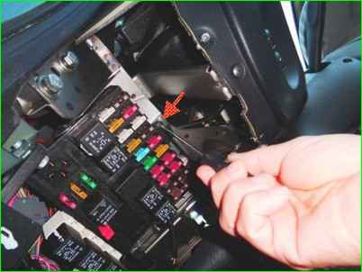 Снятие и установка блока управления электропакетом