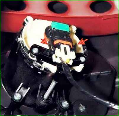 Chevrolet Niva тұманға қарсы шамын қалай ауыстыруға болады